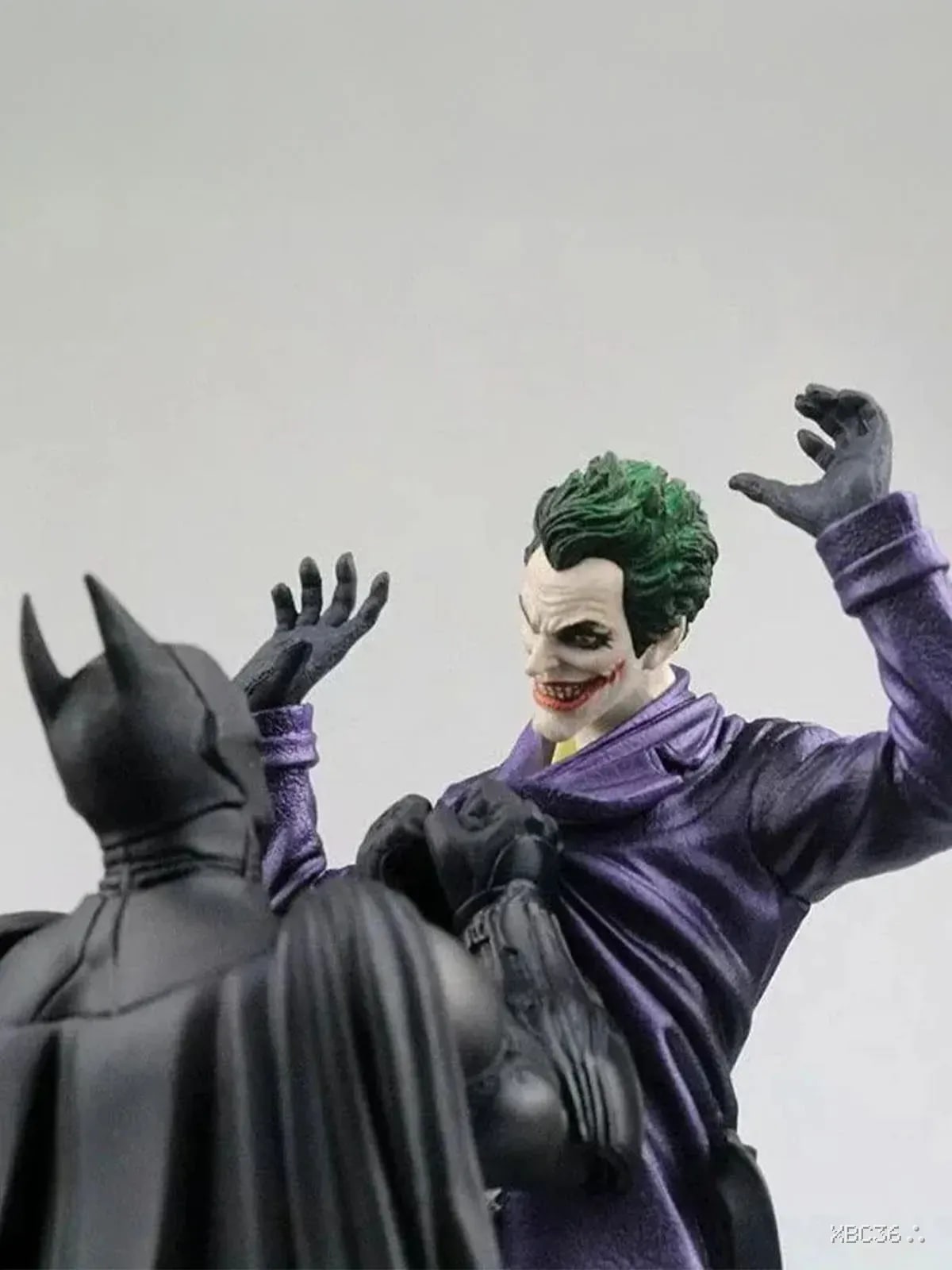 BATMAN VS JOKER DC COMIC ACTION FIGURE