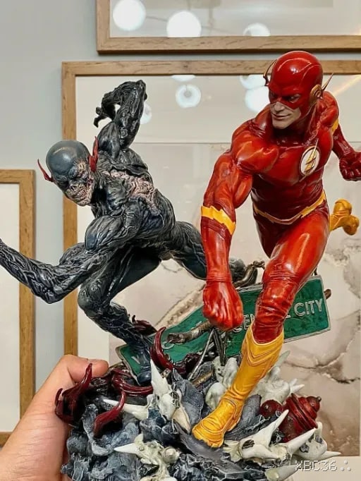 The Flash vs Reverse-Flash – 1/6 Scale Resin