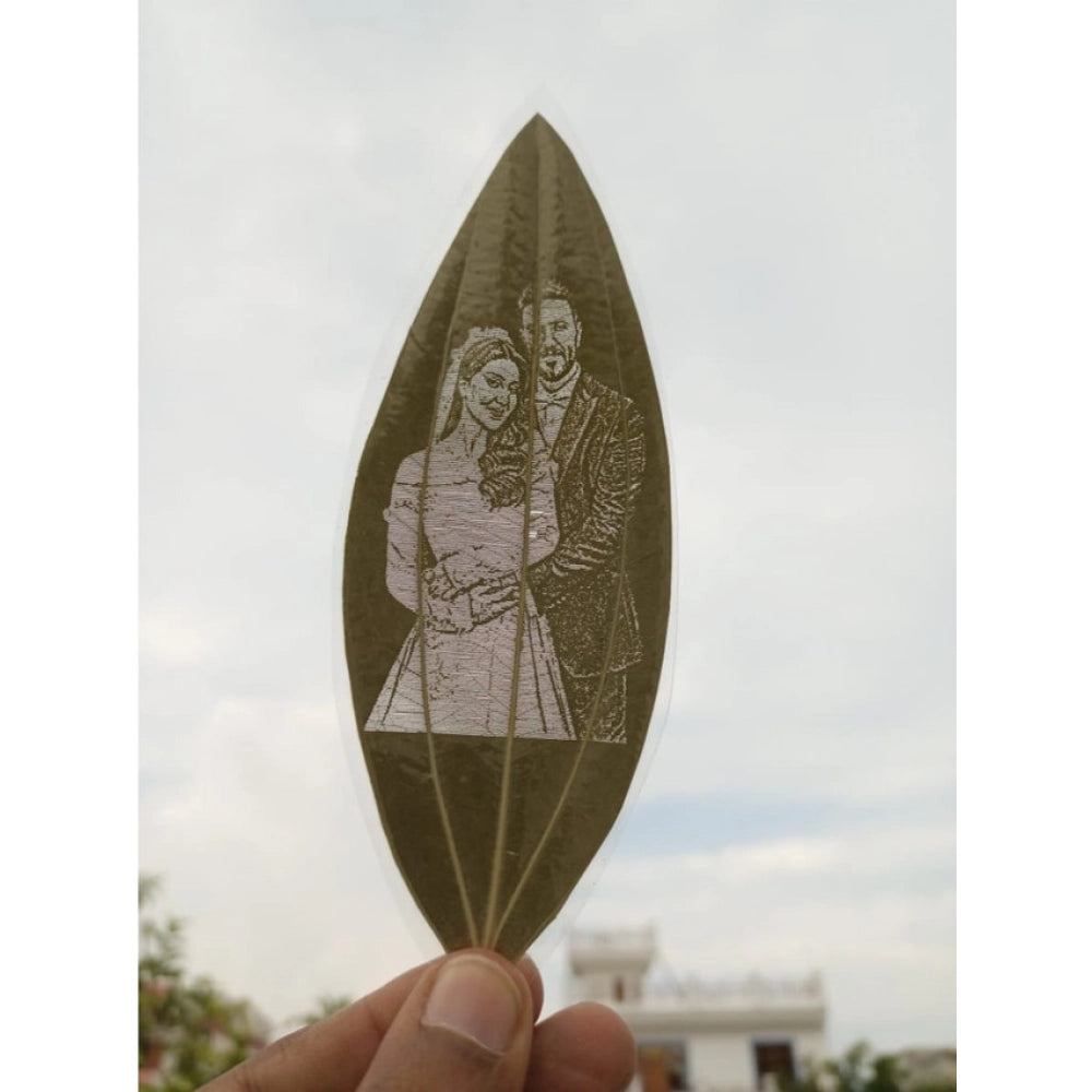 Custom Engraved Leaf Art – Couple Portrait On Natural