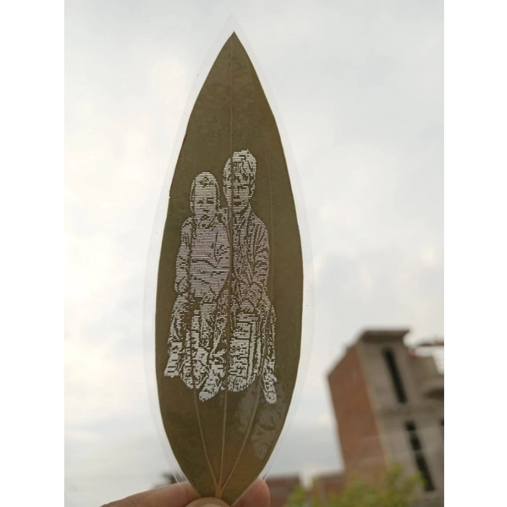 Custom Engraved Leaf Art – Parent And Child Portrait