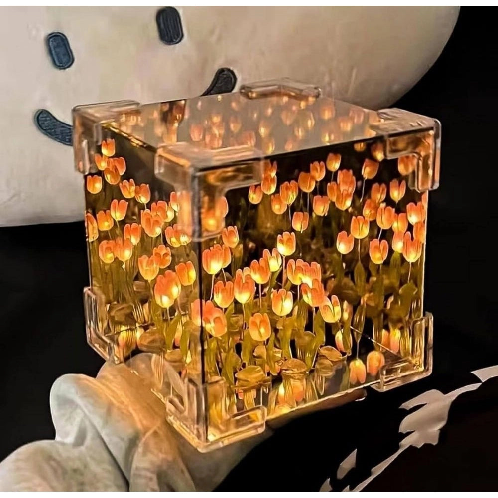 Cube Tulip Lamp