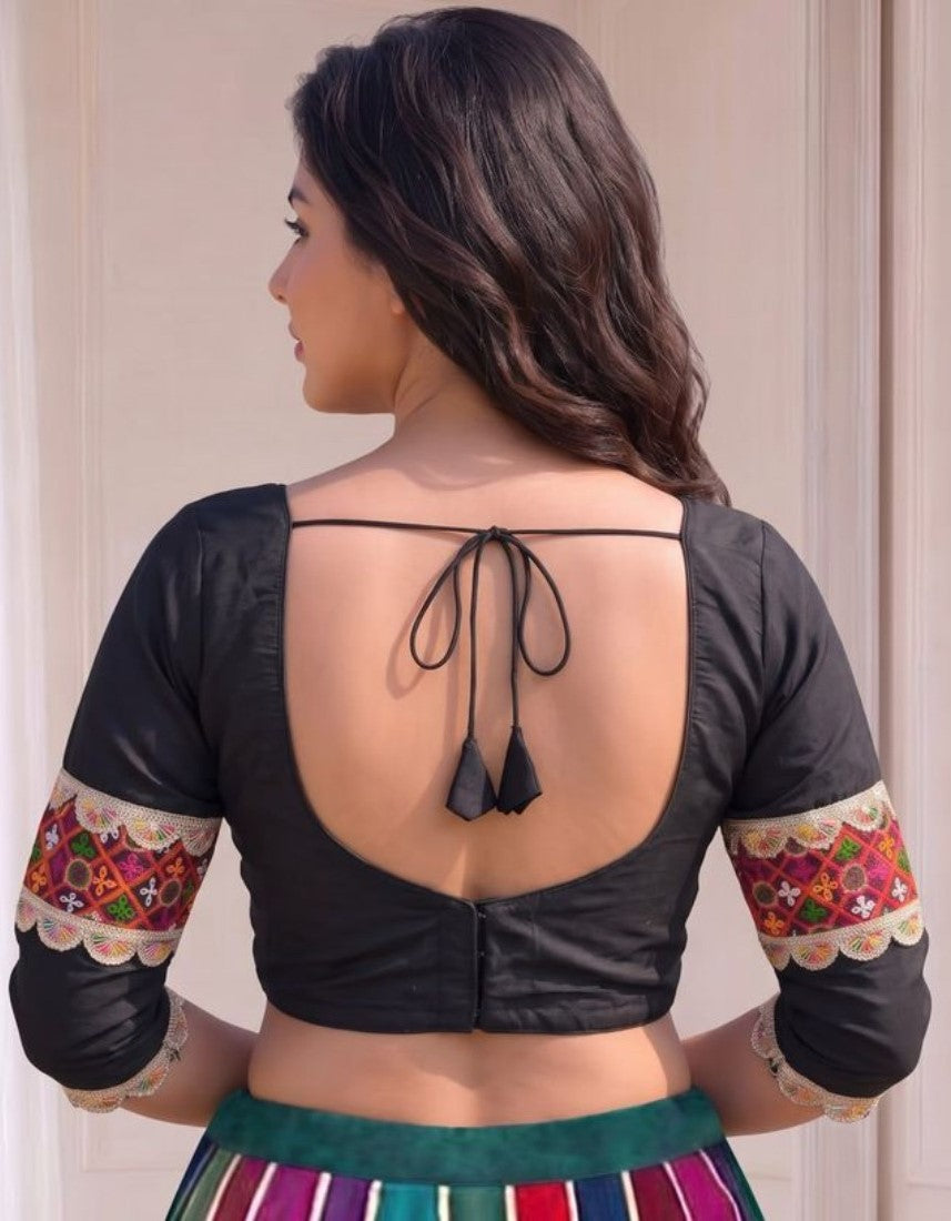 Women's Cotton Blend Embroidered 3/4 Sleeve V-Neck Padded Readymade — Black