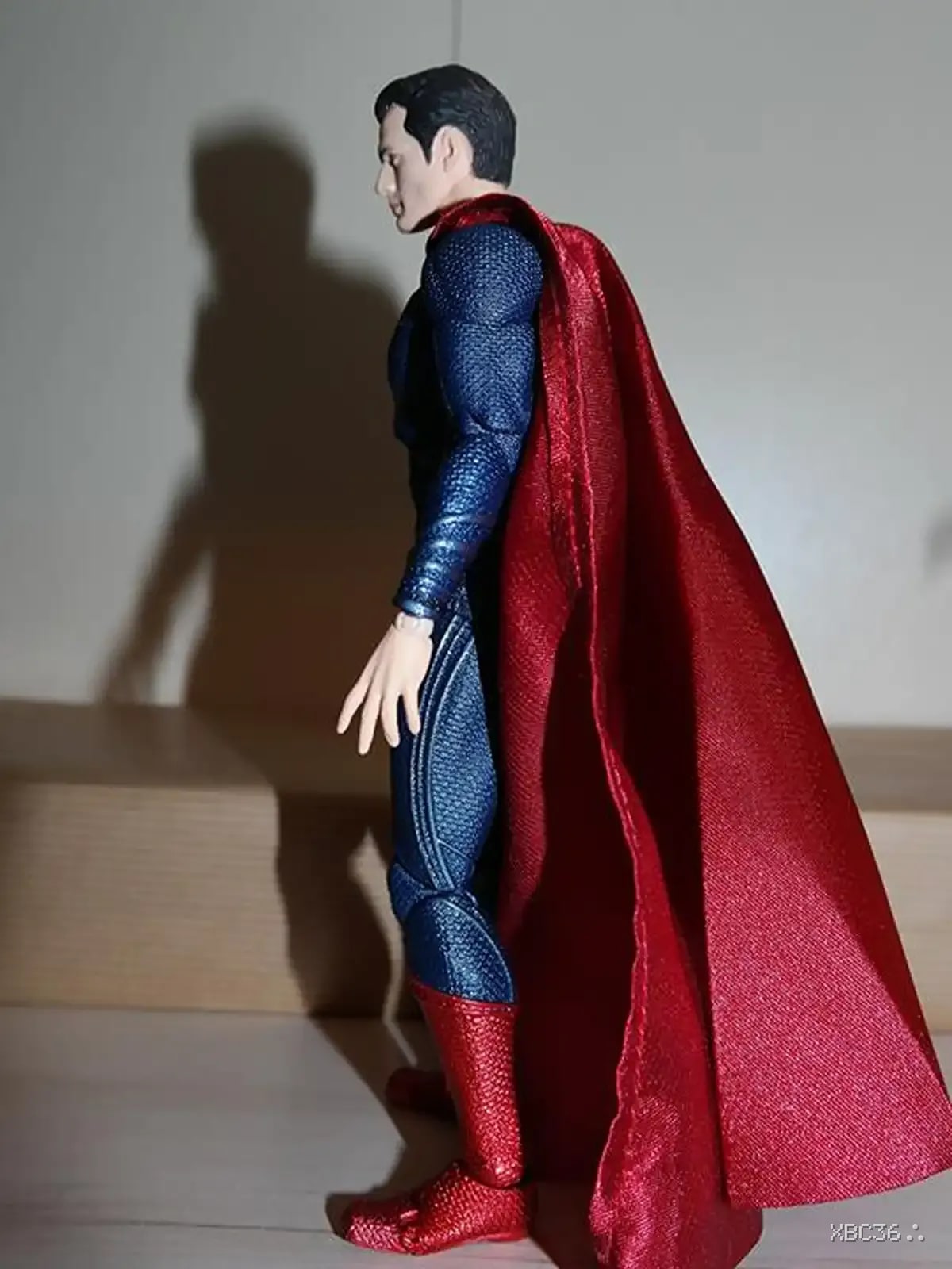 Justice League Superman Action Figure – 17 cm Articulated Collectible with Interchangeable Heads & Hands