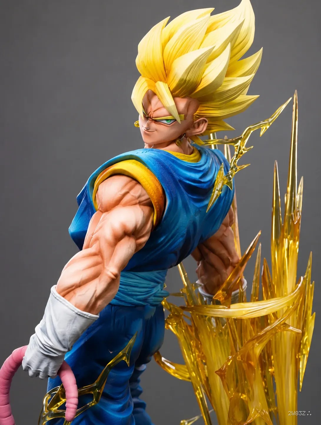 Vegito Super Saiyan Statue