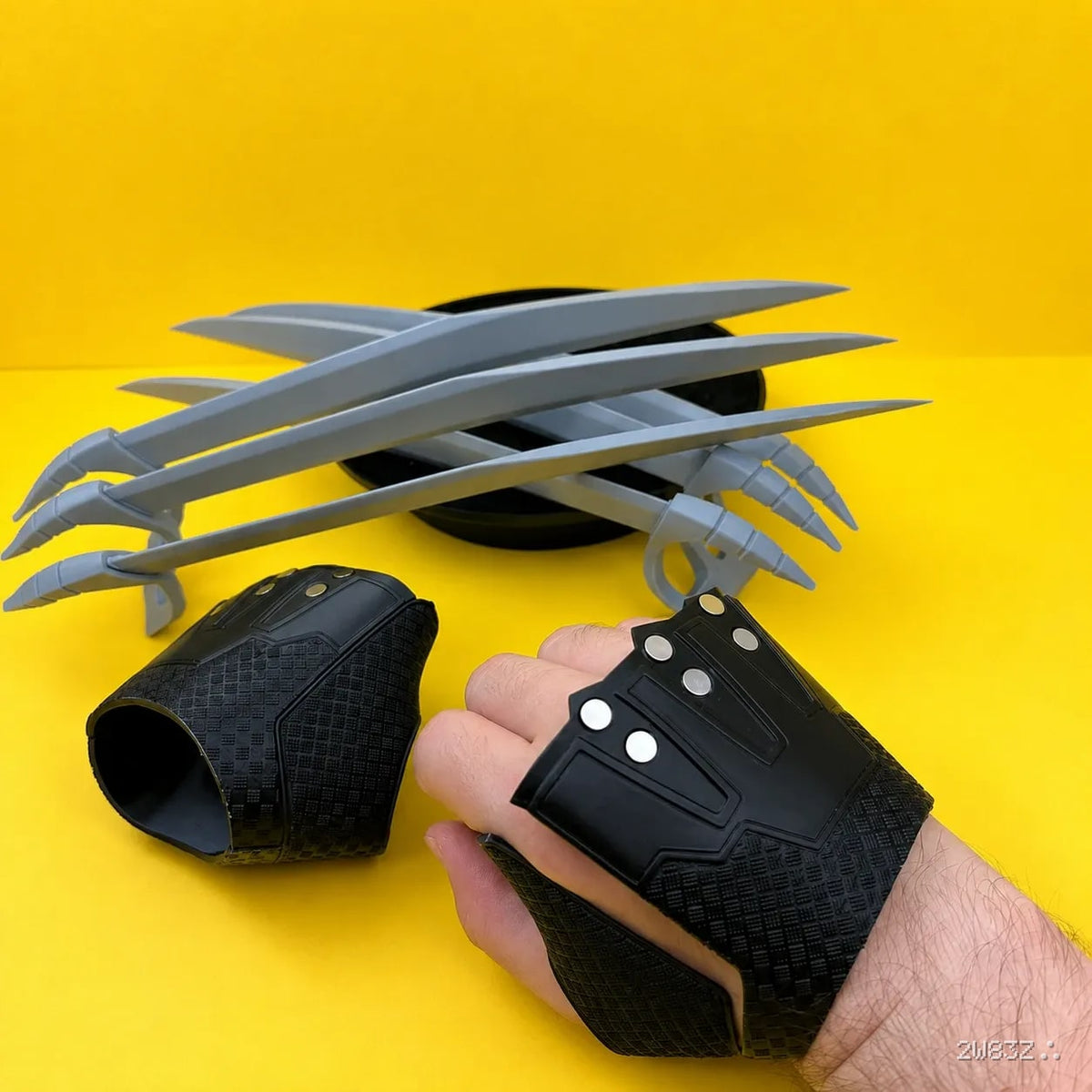 Wolverine Cosplay Claws – 3D Printed Fingerless Glove Claw Gauntlet Prop
