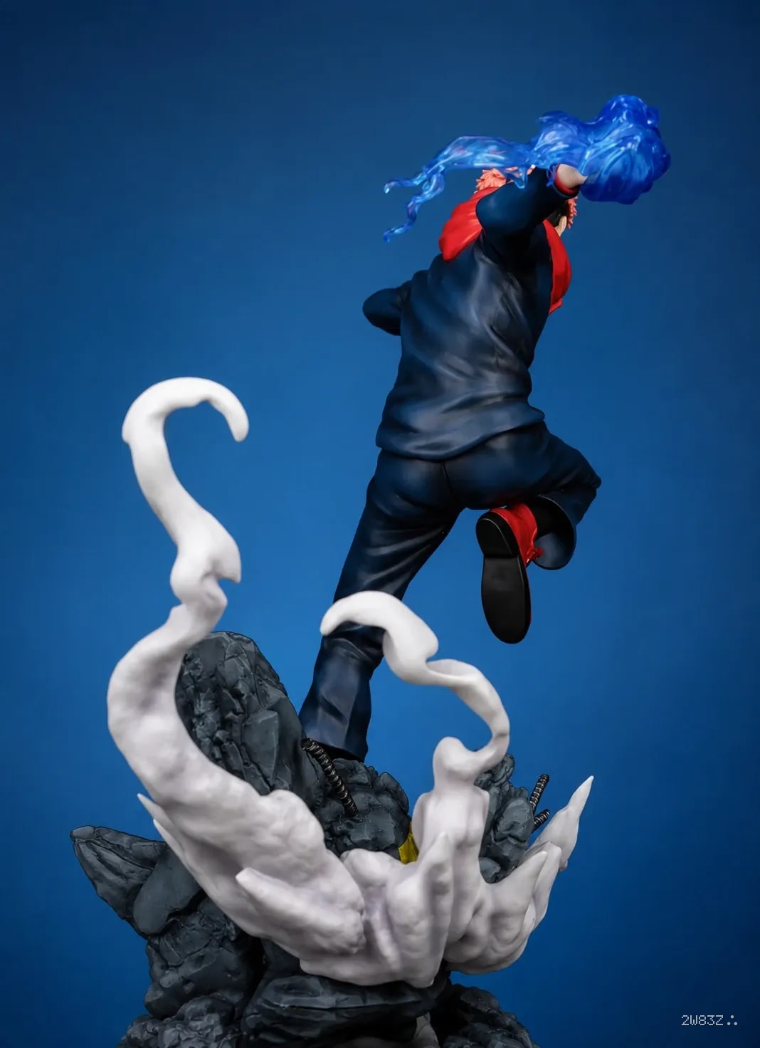 Yolopark Yuji Itadori “Cursed Energy Strike” Statue